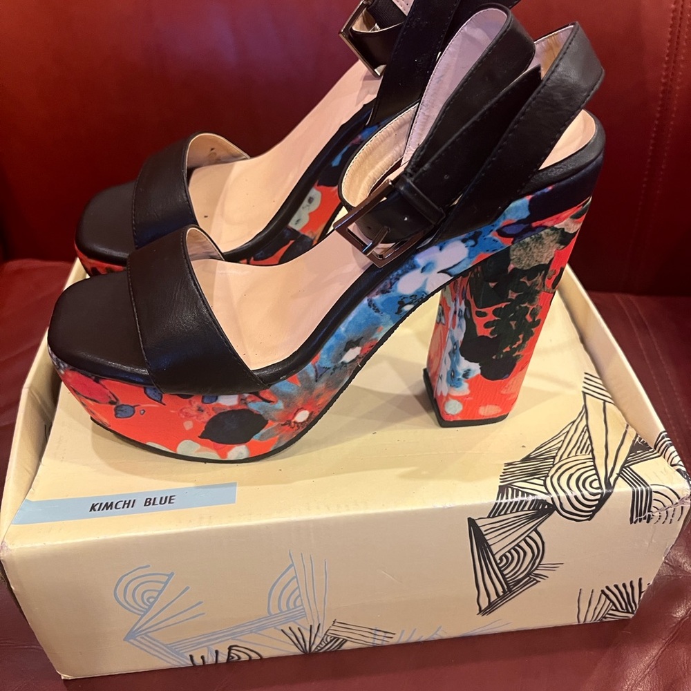 Kimchi Blue Printed Platform Black Noir Heels, Size 7